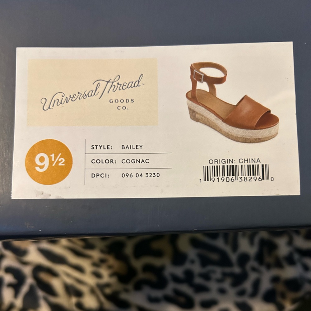 Cognac Universal Thread Sandals - Picture 7 of 9